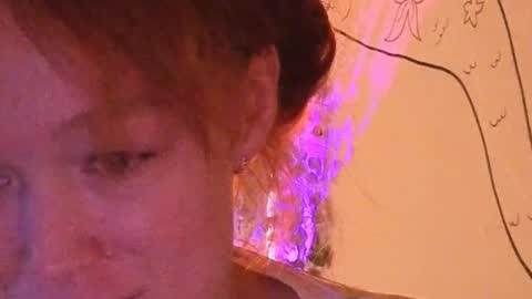 Snapshot of emiliyafox chatting on 02/22/26, 06:39 Emi online show from 02/22/26, 06:39