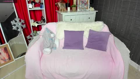 Emiliya online show from 01/05/25, 01:13