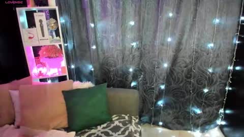 Emiliya online show from 02/08/25, 02:26