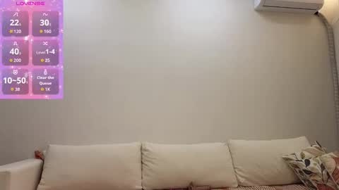 Snapshot of emilli_blanc chatting on 12/14/25, 08:02 emilli_blanc online show from 12/14/25, 08:02