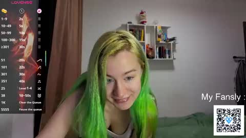 Snapshot of emilly_20 chatting on 08/05/26, 09:06 Emily online show from 08/05/26, 09:06