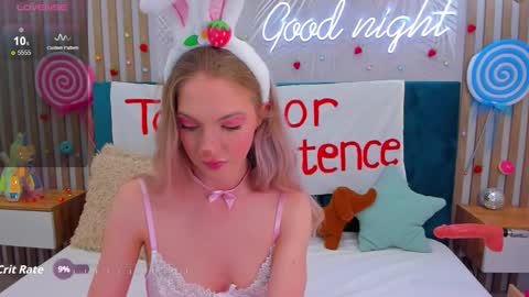 Snapshot of emilly_hart chatting on 10/26/25, 05:35 Emilly online show from 10/26/25, 05:35