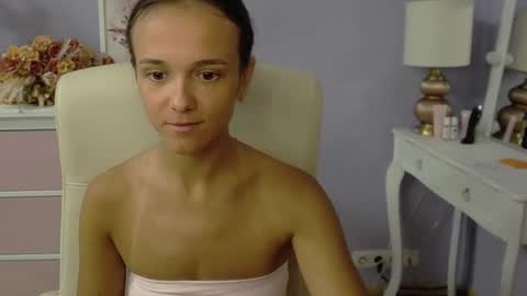 Emilly online show from 10/28/25, 07:34