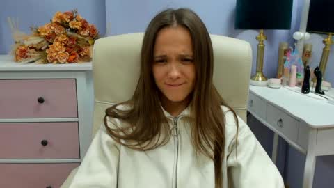 Emilly online show from 05/21/26, 06:42