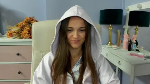 Emilly online show from 05/30/26, 06:43