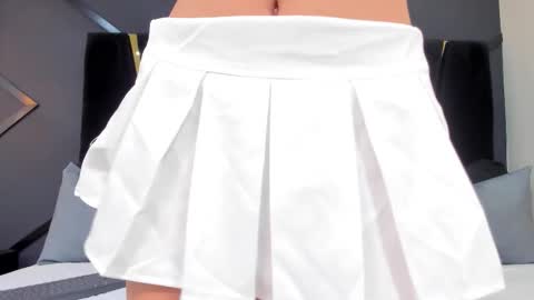 Snapshot of emilly_moonn chatting on 09/25/25, 02:48 EMILLY online show from 09/25/25, 02:48