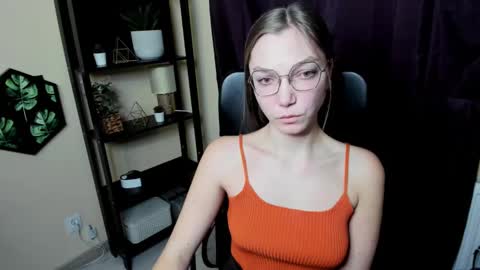 Snapshot of emilly_xkiss chatting on 02/19/25, 06:32 Emilly online show from 02/19/25, 06:32