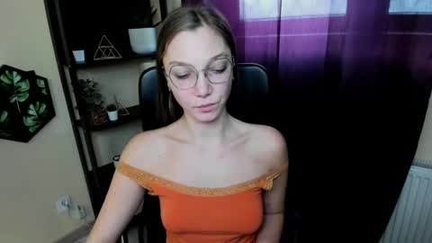 Snapshot of emilly_xkiss chatting on 03/03/25, 12:37 Emilly online show from 03/03/25, 12:37