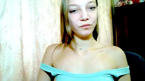 Snapshot of emilly_xkiss chatting on 11/06/25, 06:58 Emilly online show from 11/06/25, 06:58