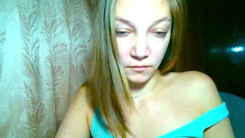 Snapshot of emilly_xkiss chatting on 11/24/25, 06:35 Emilly online show from 11/24/25, 06:35