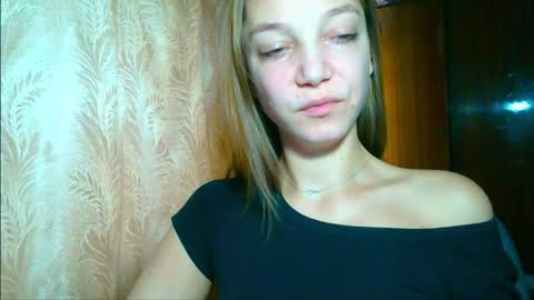 Snapshot of emilly_xkiss chatting on 11/25/25, 06:57 Emilly online show from 11/25/25, 06:57