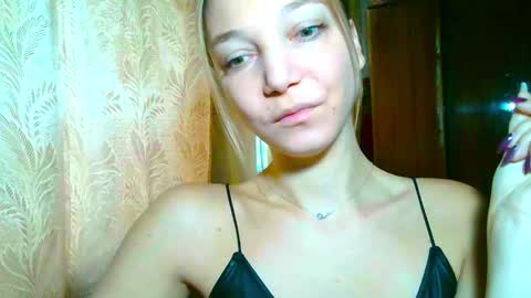 Snapshot of emilly_xkiss chatting on 11/26/25, 06:36 Emilly online show from 11/26/25, 06:36