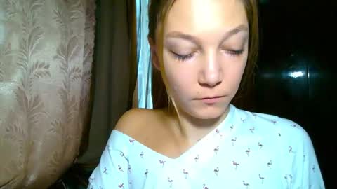 Snapshot of emilly_xkiss chatting on 12/01/25, 06:51 Emilly online show from 12/01/25, 06:51