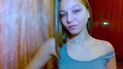 Snapshot of emilly_xkiss chatting on 12/03/25, 11:52 Emilly online show from 12/03/25, 11:52