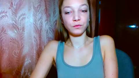 Snapshot of emilly_xkiss chatting on 12/05/25, 07:17 Emilly online show from 12/05/25, 07:17