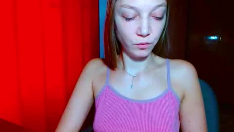 Snapshot of emilly_xkiss chatting on 12/16/25, 07:35 Emilly online show from 12/16/25, 07:35