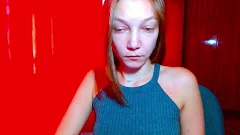 Snapshot of emilly_xkiss chatting on 12/18/25, 08:31 Emilly online show from 12/18/25, 08:31