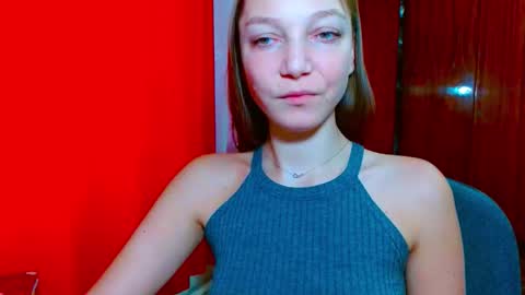 Snapshot of emilly_xkiss chatting on 12/19/25, 10:33 Emilly online show from 12/19/25, 10:33