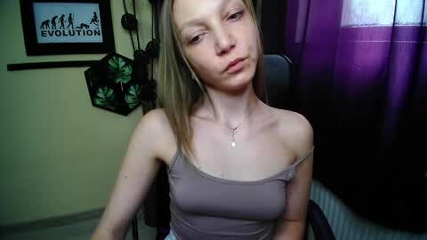 Emilly online show from 05/11/26, 12:44