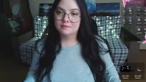 Snapshot of emillybones chatting on 12/20/25, 09:33 Emily online show from 12/20/25, 09:33