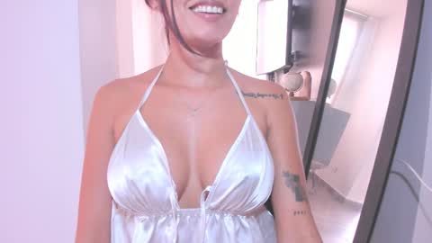 Snapshot of emillyhils1 chatting on 03/24/26, 10:04 emilly online show from 03/24/26, 10:04