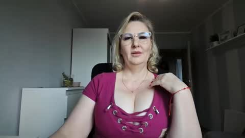 Snapshot of emillykiss chatting on 03/10/26, 07:35 EmillyLove online show from 03/10/26, 07:35