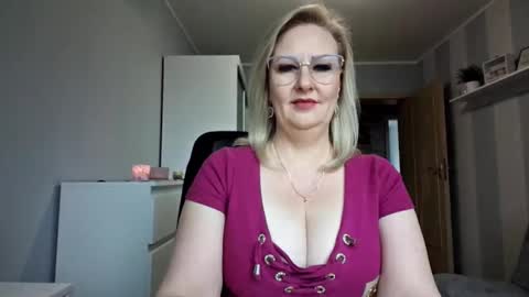 Snapshot of emillykiss chatting on 03/31/26, 07:09 EmillyLove online show from 03/31/26, 07:09