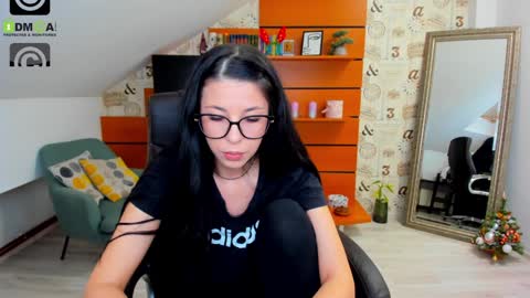 EmillyTaylor online show from 12/20/24, 08:28