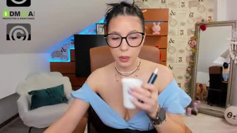 Snapshot of emillytaylor chatting on 07/10/26, 04:50 EmillyTaylor online show from 07/10/26, 04:50