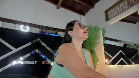 Snapshot of emily18__ chatting on 04/14/26, 11:05 Emily online show from 04/14/26, 11:05