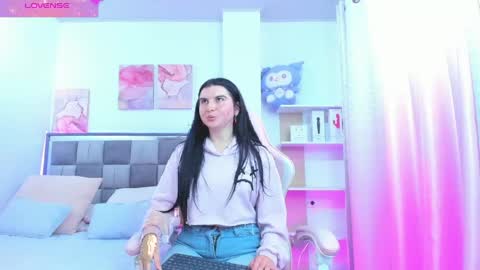 Snapshot of emily9__ chatting on 03/31/26, 08:42 emily9__ online show from 03/31/26, 08:42