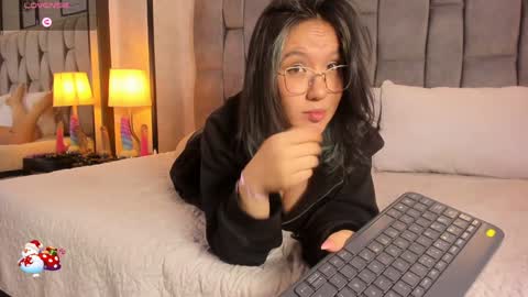 Snapshot of emily_5weet chatting on 12/14/24, 07:40 Emily online show from 12/14/24, 07:40