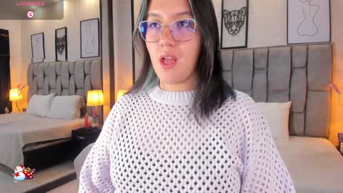 Snapshot of emily_5weet chatting on 12/15/24, 04:18 Emily online show from 12/15/24, 04:18