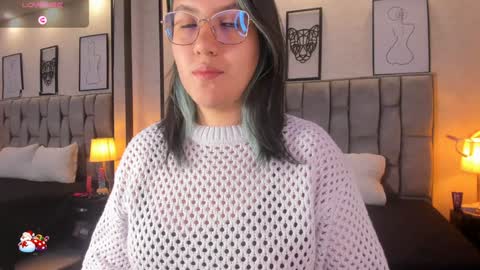 Snapshot of emily_5weet chatting on 12/15/24, 11:12 Emily online show from 12/15/24, 11:12