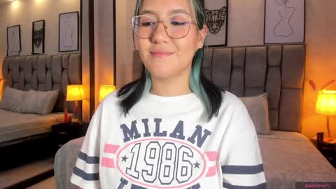 Snapshot of emily_5weet chatting on 12/21/24, 07:03 Emily online show from 12/21/24, 07:03