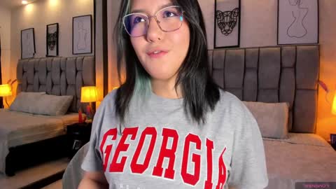 Snapshot of emily_5weet chatting on 12/22/24, 03:11 Emily online show from 12/22/24, 03:11