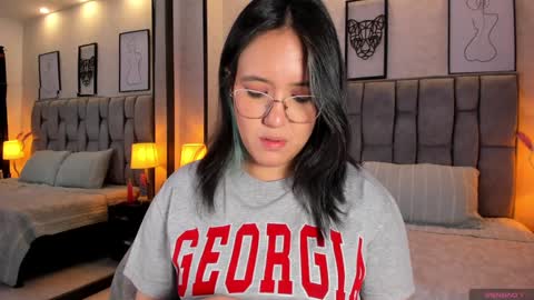 Snapshot of emily_5weet chatting on 12/22/24, 06:17 Emily online show from 12/22/24, 06:17