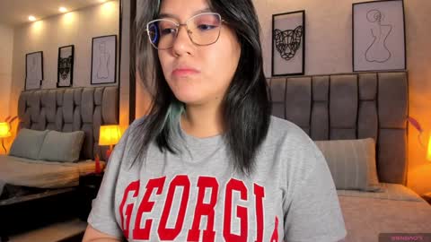 Snapshot of emily_5weet chatting on 12/22/24, 11:00 Emily online show from 12/22/24, 11:00