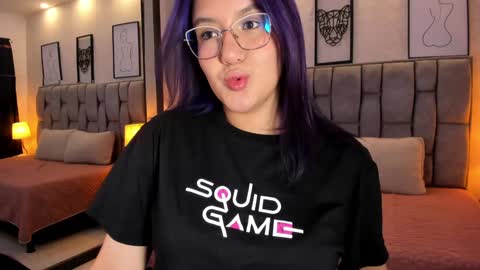 Snapshot of emily_5weet chatting on 12/28/24, 07:44 Emily online show from 12/28/24, 07:44