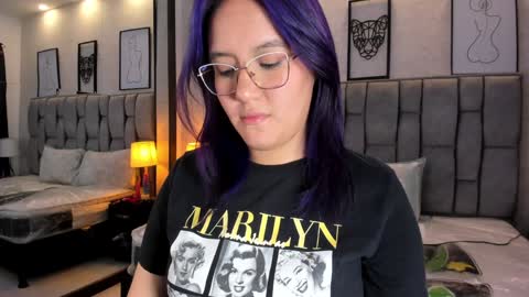 Snapshot of emily_5weet chatting on 12/31/24, 05:55 Emily online show from 12/31/24, 05:55