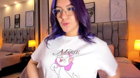 Snapshot of emily_5weet chatting on 01/05/25, 10:10 Emily online show from 01/05/25, 10:10