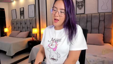 Snapshot of emily_5weet chatting on 01/31/25, 07:07 Emily online show from 01/31/25, 07:07