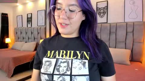 Snapshot of emily_5weet chatting on 02/09/25, 08:11 Emily online show from 02/09/25, 08:11