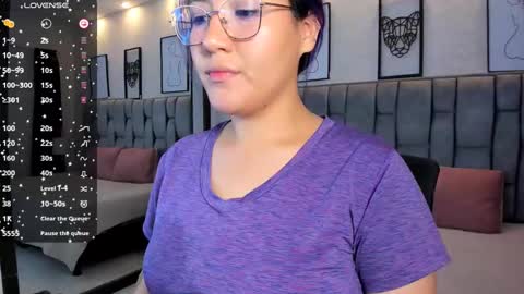 Snapshot of emily_5weet chatting on 02/13/25, 08:17 Emily online show from 02/13/25, 08:17