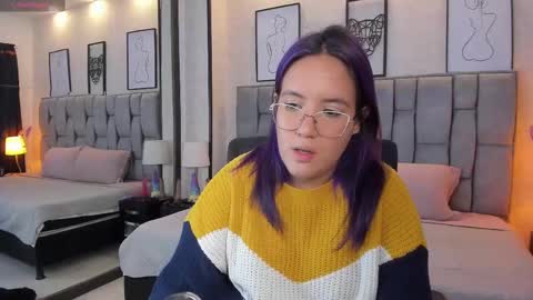 Snapshot of emily_5weet chatting on 02/14/25, 08:31 Emily online show from 02/14/25, 08:31