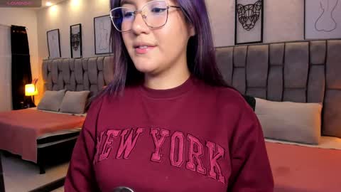 Snapshot of emily_5weet chatting on 02/20/25, 04:28 Emily online show from 02/20/25, 04:28