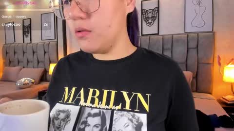 Snapshot of emily_5weet chatting on 03/06/25, 09:03 Emily online show from 03/06/25, 09:03