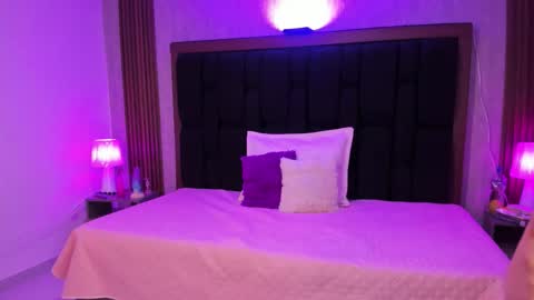 Snapshot of emily_5weet chatting on 09/18/25, 04:14 Emily online show from 09/18/25, 04:14