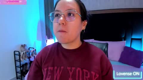 Snapshot of emily_5weet chatting on 10/14/25, 04:13 Emily online show from 10/14/25, 04:13