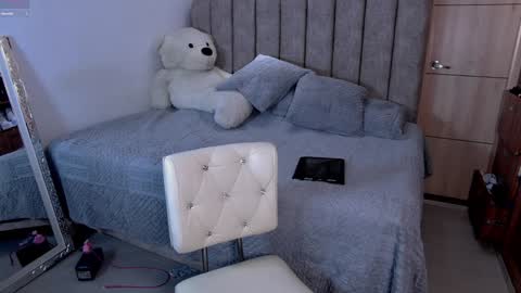  emily valentina     online show from 10/28/25, 12:14